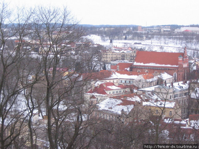 С башни открывается замечательный вид на город Вильнюс, Литва