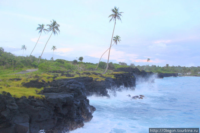 Первое, что видишь- это кругом бушующие волны Остров Савайи, Самоа