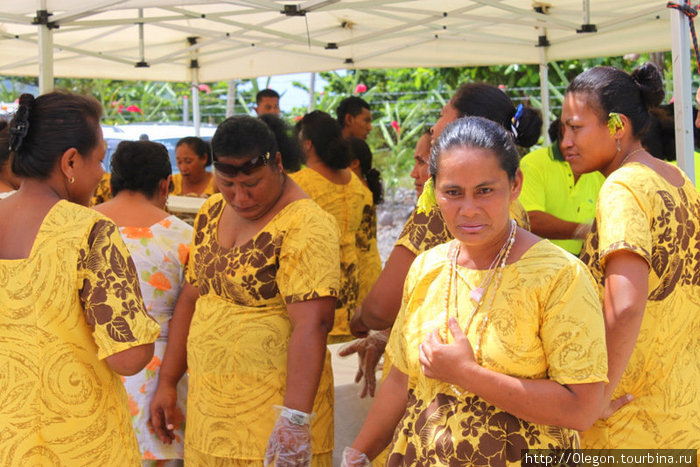 Все в ярких платьях Остров Уполу, Самоа