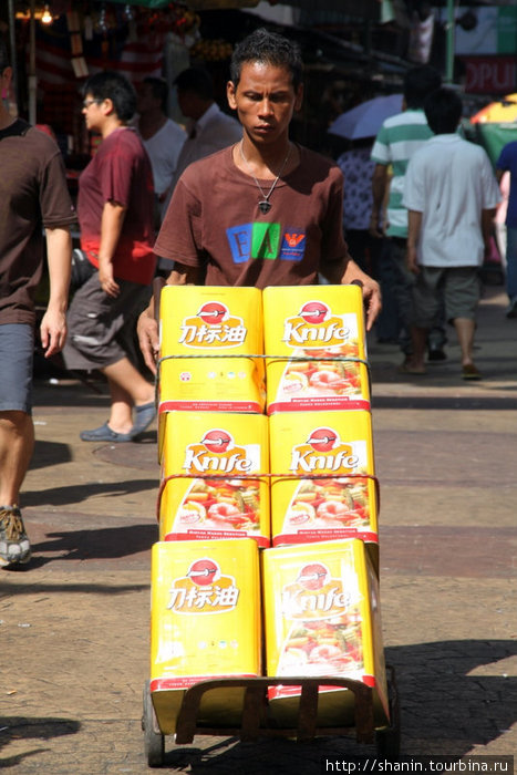 Печенье продают целыми коробками — к Новому году Куала-Лумпур, Малайзия