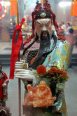 Грозный китайский бог и миролюбивый Будда