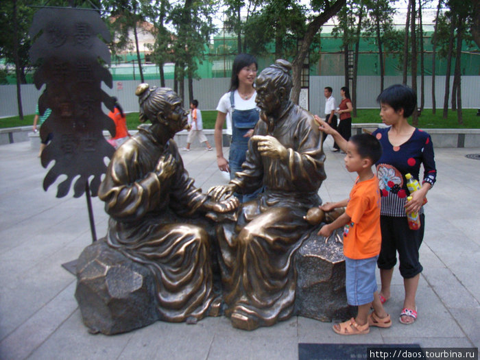 Сиань:Парк вокруг Большой Пагоды Диких Гусей Сиань, Китай