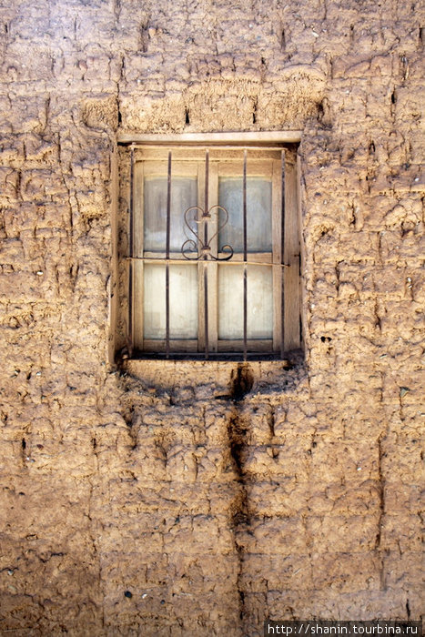 Окно в глинобитной стене Провинция Хухуй, Аргентина