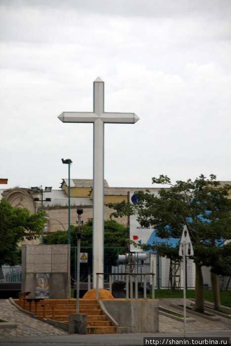 Крест на набережной Буэнос-Айрес, Аргентина