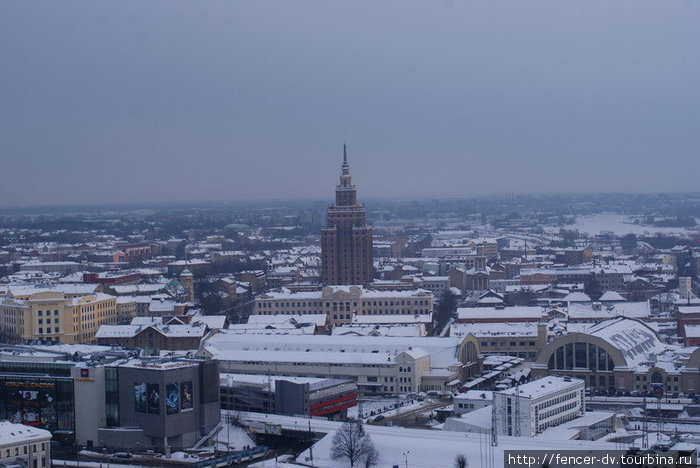 Характерная для пост-советских столиц сталинская высотка Рига, Латвия