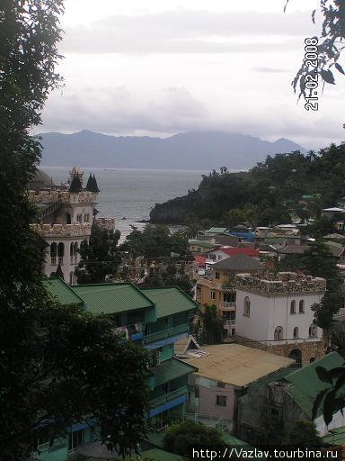Вид на Сабанг с пригорка Сабанг, остров Миндоро, Филиппины