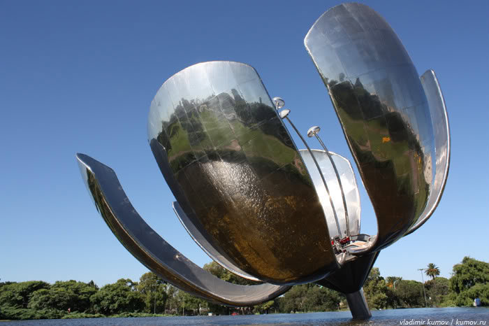 металлический цветок — один из символов Буэнос-Айреса Буэнос-Айрес, Аргентина