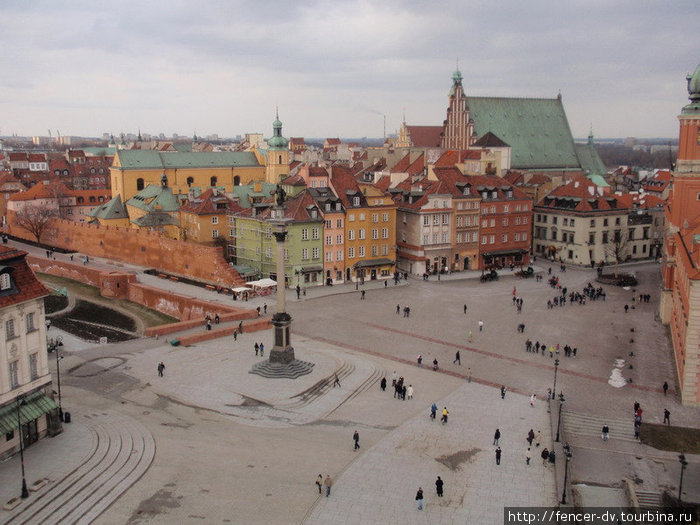 Туристов в Варшаве в принципе не очень много, а в марте — практически никого.