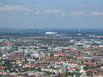 Вдалеке — новый мюнхенский стадион Альянс-Арена