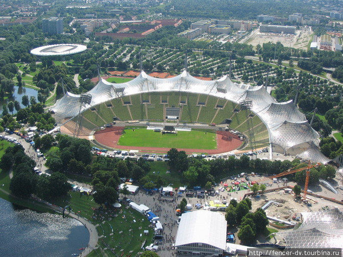 А вот и сам Олимпийский стадион. Тут проходили игры 1972 года. Мюнхен, Германия