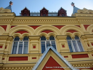 Здание было выстроено в 1900 — 1901 году по мотивам русского зодчества в чисто русском стиле. Так в России строили терема.