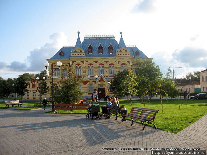 Перед музеем — маленький скверик — очень приятное местечко для отдыха Камышин, Россия