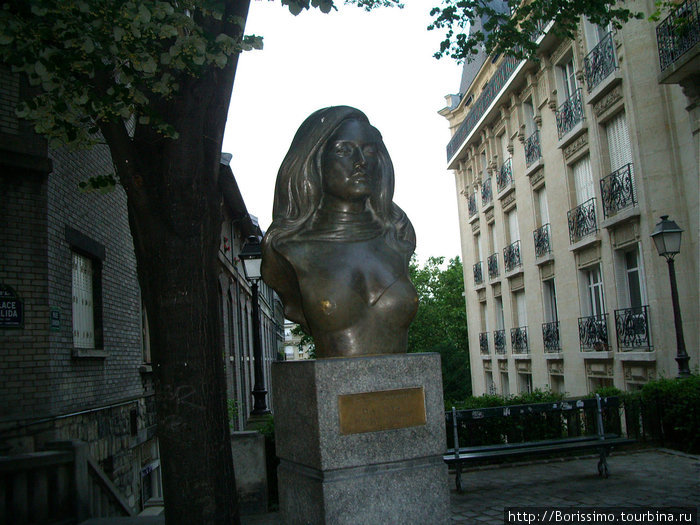 Памятник певице Далиде. Париж, Франция