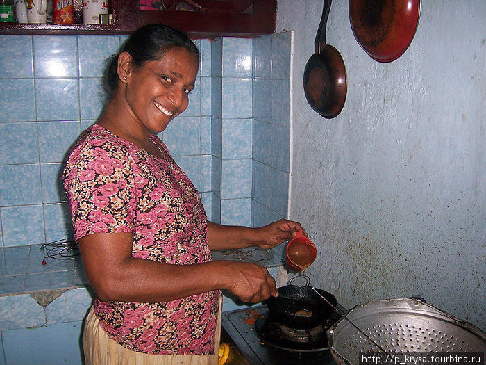 Приготовление сладости из банановых цветков. Теперь его умеем готовить и мы, где вот только взять ингридиенты... Шри-Ланка