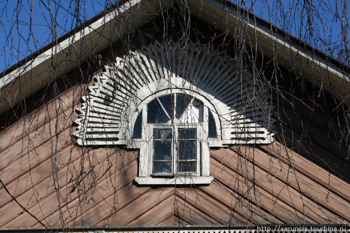 Фасад дома на Староорловской. Санкт-Петербург, Россия