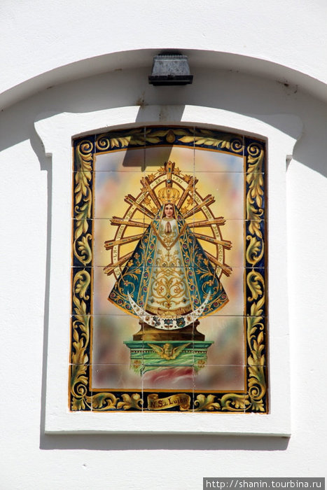 Икона Девы Марии на стене церкви Гайман, Аргентина