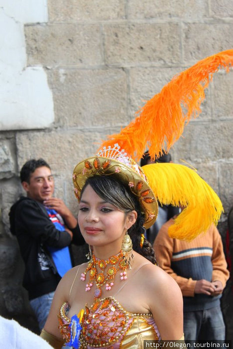 После пяти часов непрерывного танца, улыбка на лице не стёрлась Потоси, Боливия