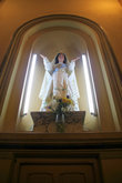Статуя Девы Марии в католической церкви