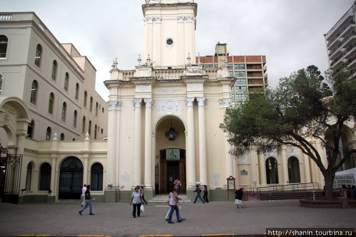 Церковь в центре города Сан-Сальвадор-де-Хухуй, Аргентина