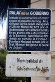 Табличка на площади перед губернаторским дворцом