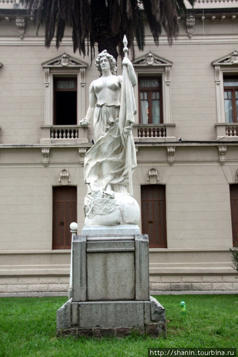 Статуя древнеримской богини Сан-Сальвадор-де-Хухуй, Аргентина