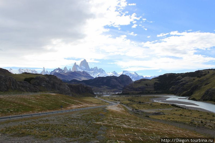 Рядом Нацпарк с красивыми горами и ледниками.. Аргентина