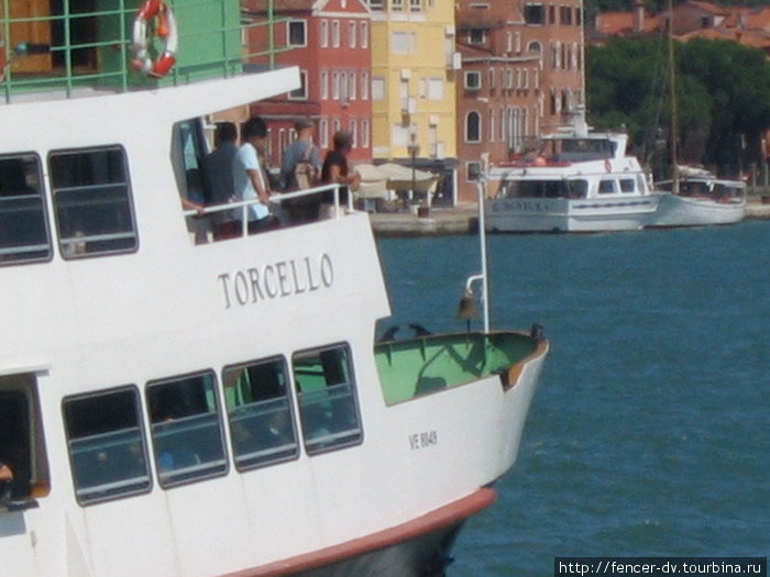 Бурано, Мурано и Торчелло — не только названия некоторых морских венецианских трамвайчиков, но и крупнейших островов вблизи Венеции Венеция, Италия