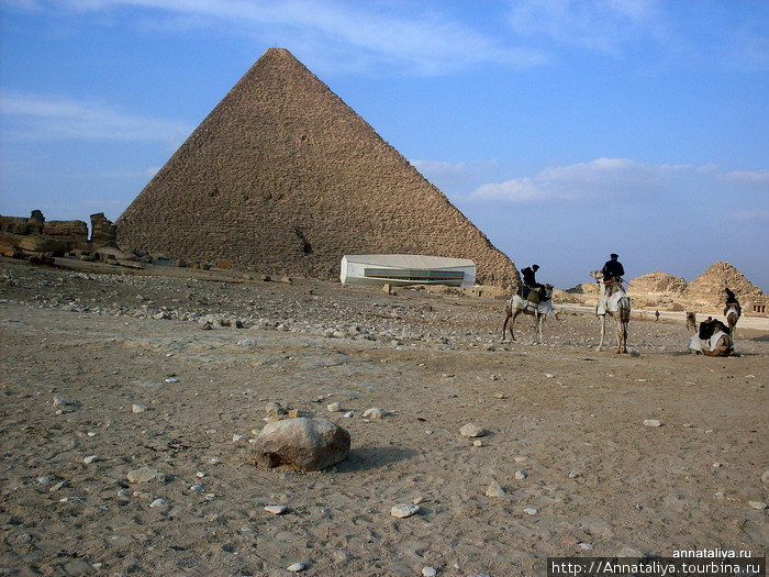 Одна из пирамид Гиза, Египет