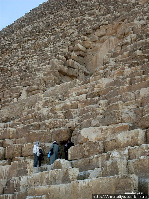 Лаз внутрь пирамиды Гиза, Египет