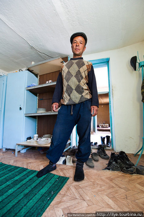 Хозяин домика. Нукус, Узбекистан