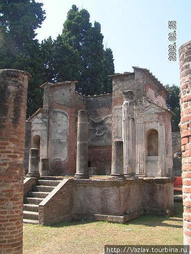 Остатки малого театра Помпеи, Италия