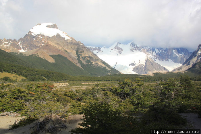 Трекинг в горах у Чалтена Лос-Гласьярес Национальный парк, Аргентина