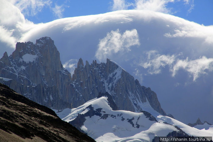 Облако в горах Лос-Гласьярес Национальный парк, Аргентина