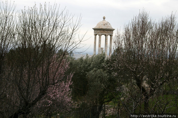 Живописная майоркинская деревушка Дейя, остров Майорка, Испания