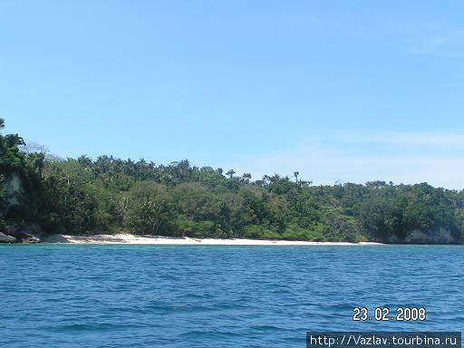 Уединённый пляж Группа островов Лусон, Филиппины