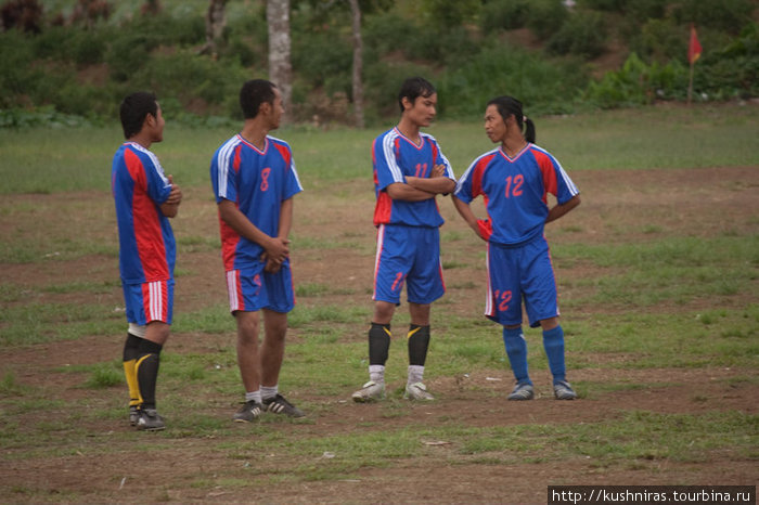 Игроки одной из команд Суматра, Индонезия