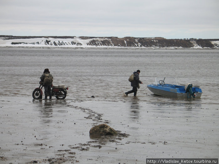 На лодке — по морю, на мотоцикле — по няше. Архангельская область, Россия