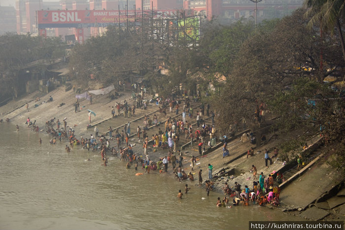 Река Хугли. Гаты. Калькутта, Индия