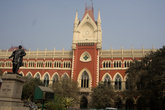 Верховный Суд — один из старейших судов в Индии, здание Верховного Суда в Индии было построено в 1872 году Уолтером Грэнвиллом
