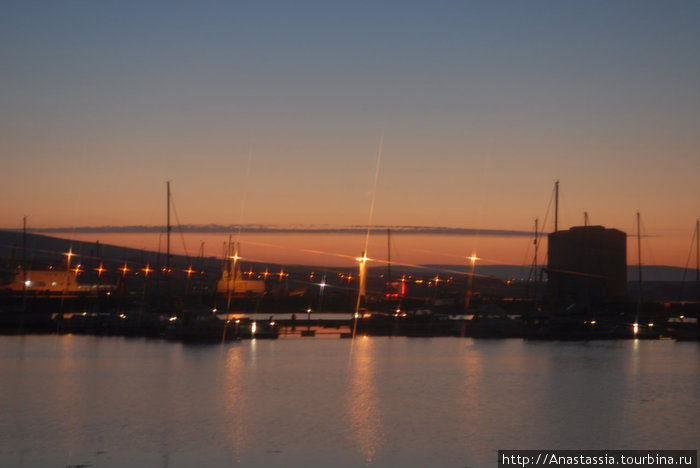 Порт Киркуолл на закате Киркуолл, Великобритания