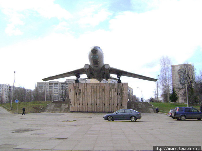 Теперь отмытый дочиста самолёт стоит в блеске славы Рыбинск, Россия