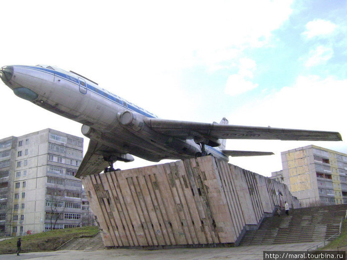 С декабря 1958 г. сходившие с заводского конвейера Ту-104 получали регистрационный номер, начинающийся на цифру 42. Новая нумерация самолетов началась с номера 42357 Рыбинск, Россия