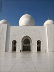 Главный купол мечети самый большой в мире — высота 87 метров, диамерт 38,2 метра