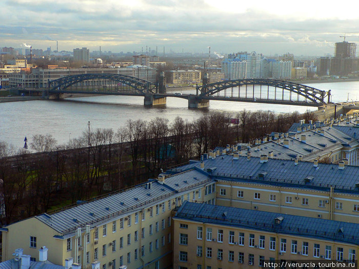 Вид на Большеохтинский мост и Неву со Смольного. Санкт-Петербург, Россия