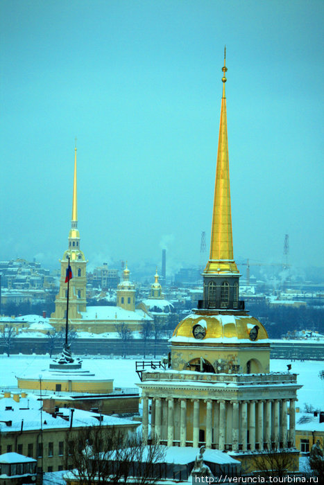 Перекличка шпилей: Адмиралтейство и Петропавловская крепость. Санкт-Петербург, Россия