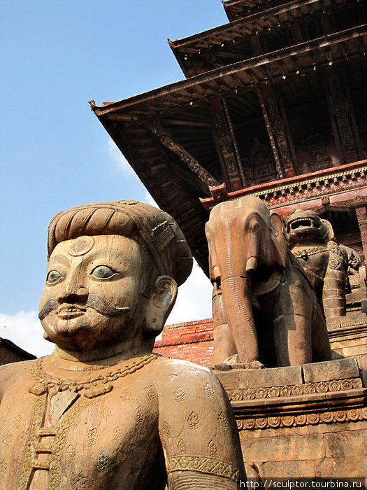 На площади Таумадхи Толе находится самый высокий храм Ньятапола. Бхактапур, Непал
