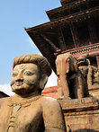 На площади Таумадхи Толе находится самый высокий храм Ньятапола.