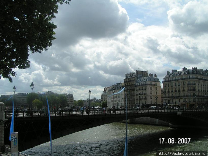 Характерная парижская архитектура Париж, Франция
