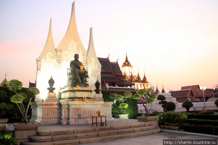 Статуя тайского короля Бангкок, Таиланд