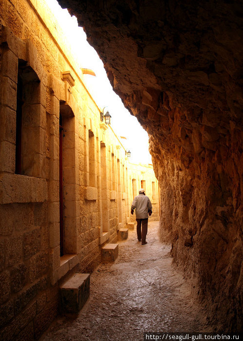 Каранталь: монастырь на горе Искушения. Иерихон, Палестина